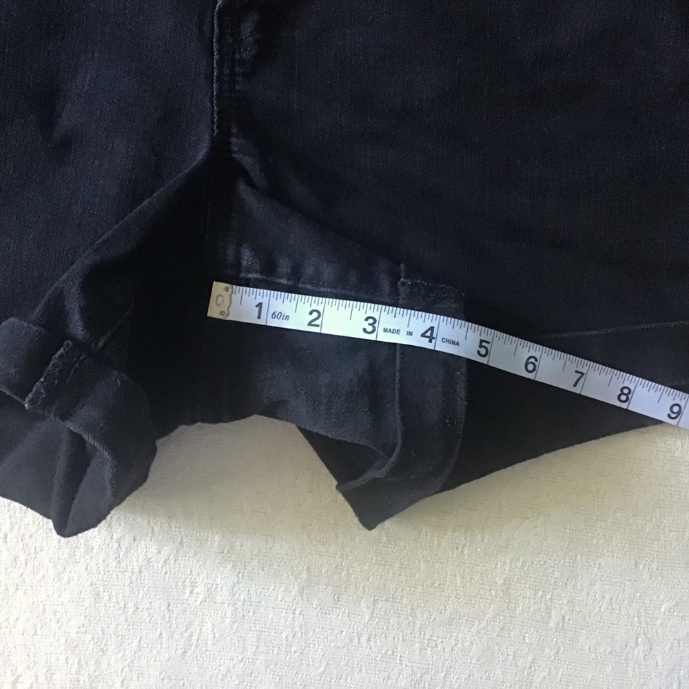 Old Navy Mid Rise Boyfriend Shorts Woman’s Size 20 Black Distressed Cuffed Hem - Picture 7 of 9